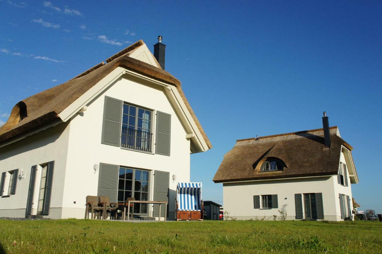 Reetdachhaeuser Am Bakenberg Dranske